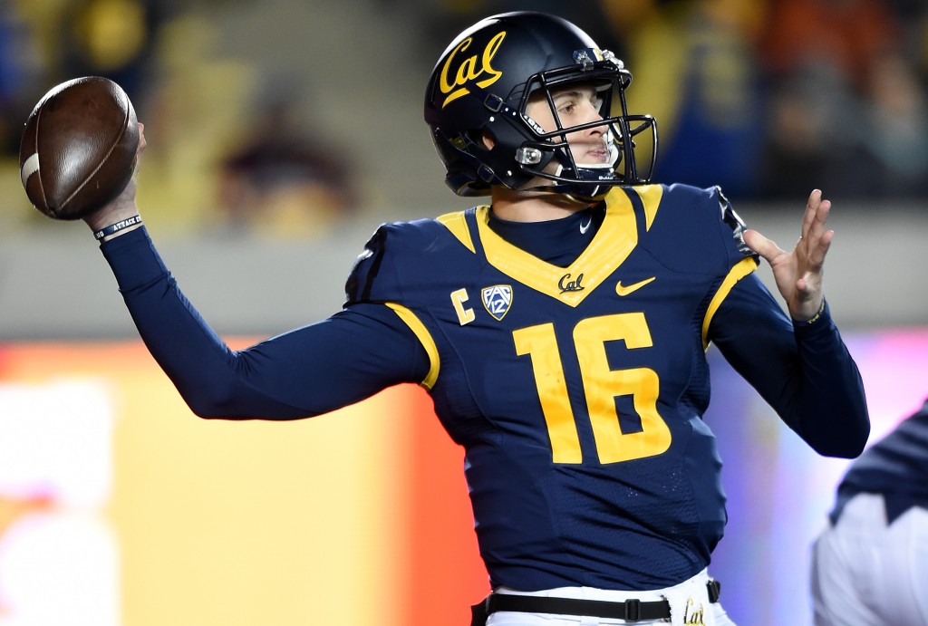 BERKELEY, CA - NOVEMBER 28: Jared Goff #16 of the California Golden Bears drops back to pass against the Arizona State Sun Devils during the second half of their NCAA football game at California Memorial Stadium on November 28, 2015 in Berkeley, California. (Photo by Thearon W. Henderson/Getty Images)